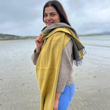 Load image into Gallery viewer, McNutt Cashmere pashmina - Dandelion