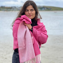 Load image into Gallery viewer, McNutt wool pashmina - Rasberry rose reversible